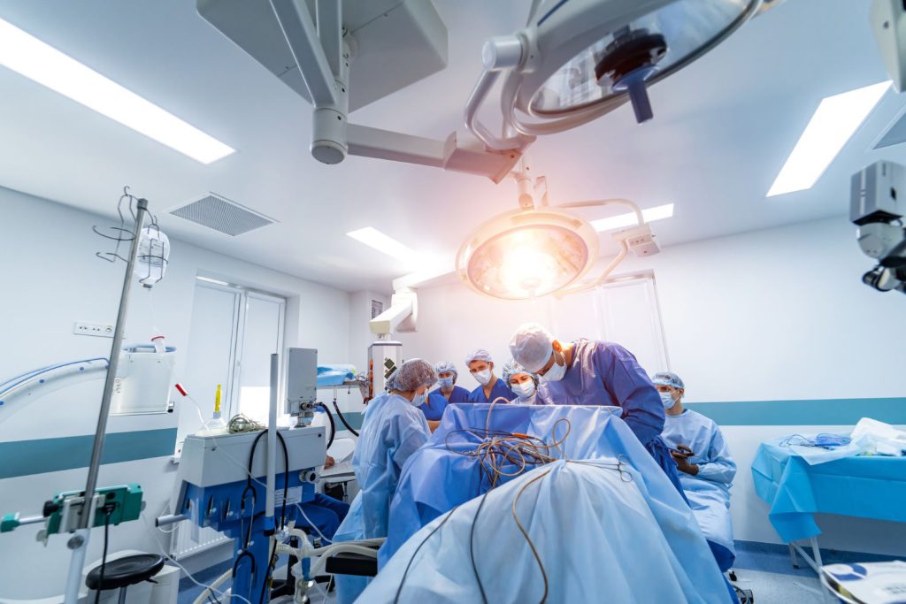 W ostatnim czasie szpitale w Polsce coraz częściej organizują przetargi na usługi medyczne